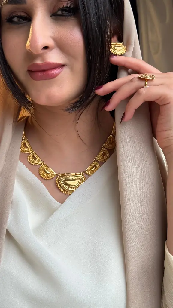 قلادة الصدفة 