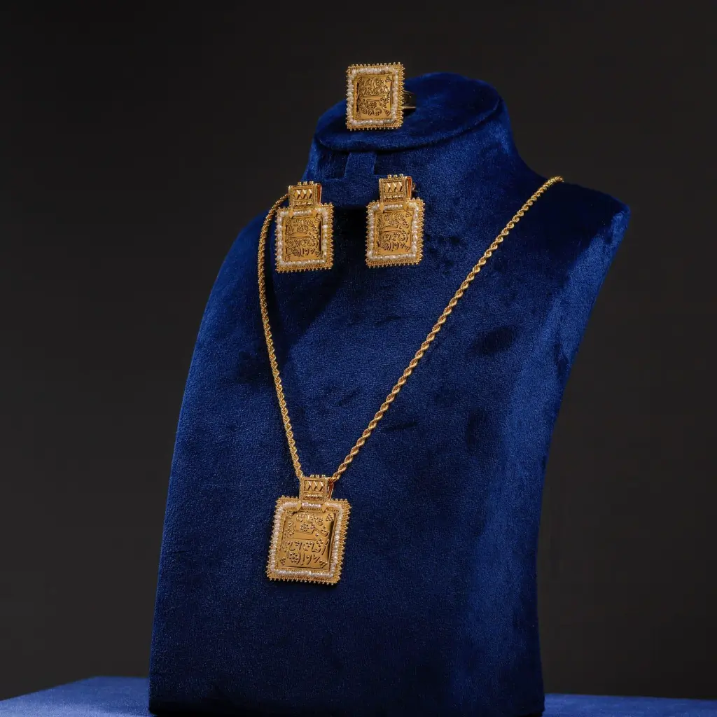 طقم الأشرفي المربع مع اللؤلؤ البحريني