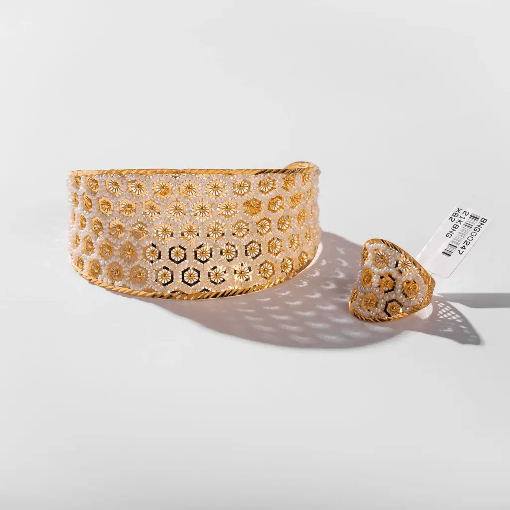 طقم بتلات اللؤلؤ الأنيق 