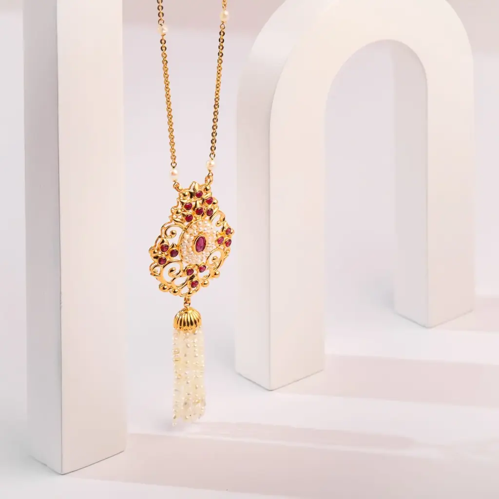 قلادة ياقوت اللآلئ