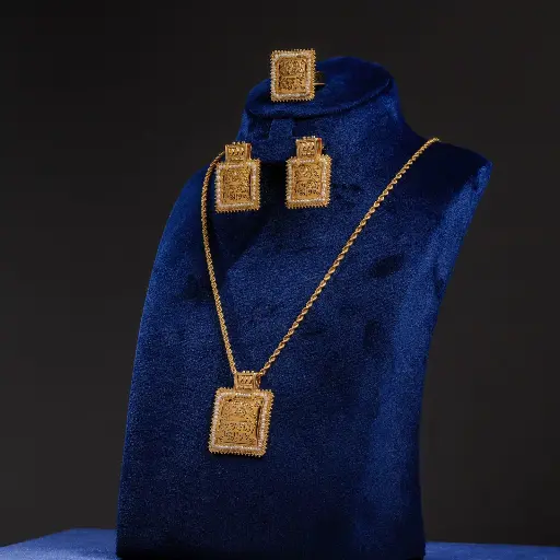 طقم الأشرفي المربع مع اللؤلؤ البحريني